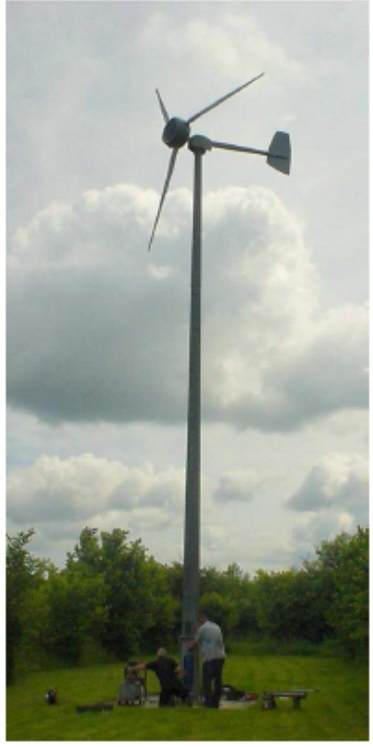 5,5-meetrise läbimõõduga Iskra $5\, \mathrm{kW}$ tuulegeneraator